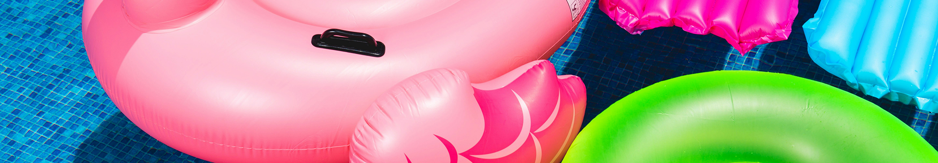 <p style="font-family: 'Fraunces', serif; font-optical-sizing: auto; font-weight: 350; font-style: normal; color: #1e1e1e; direction: ltr; text-align: center; letter-spacing: 0em; line-height: 100%; font-size: 40px; font-variation-settings: 'SOFT' 100, 'WONK' 1;">Dive Into Pool Party Season</p>